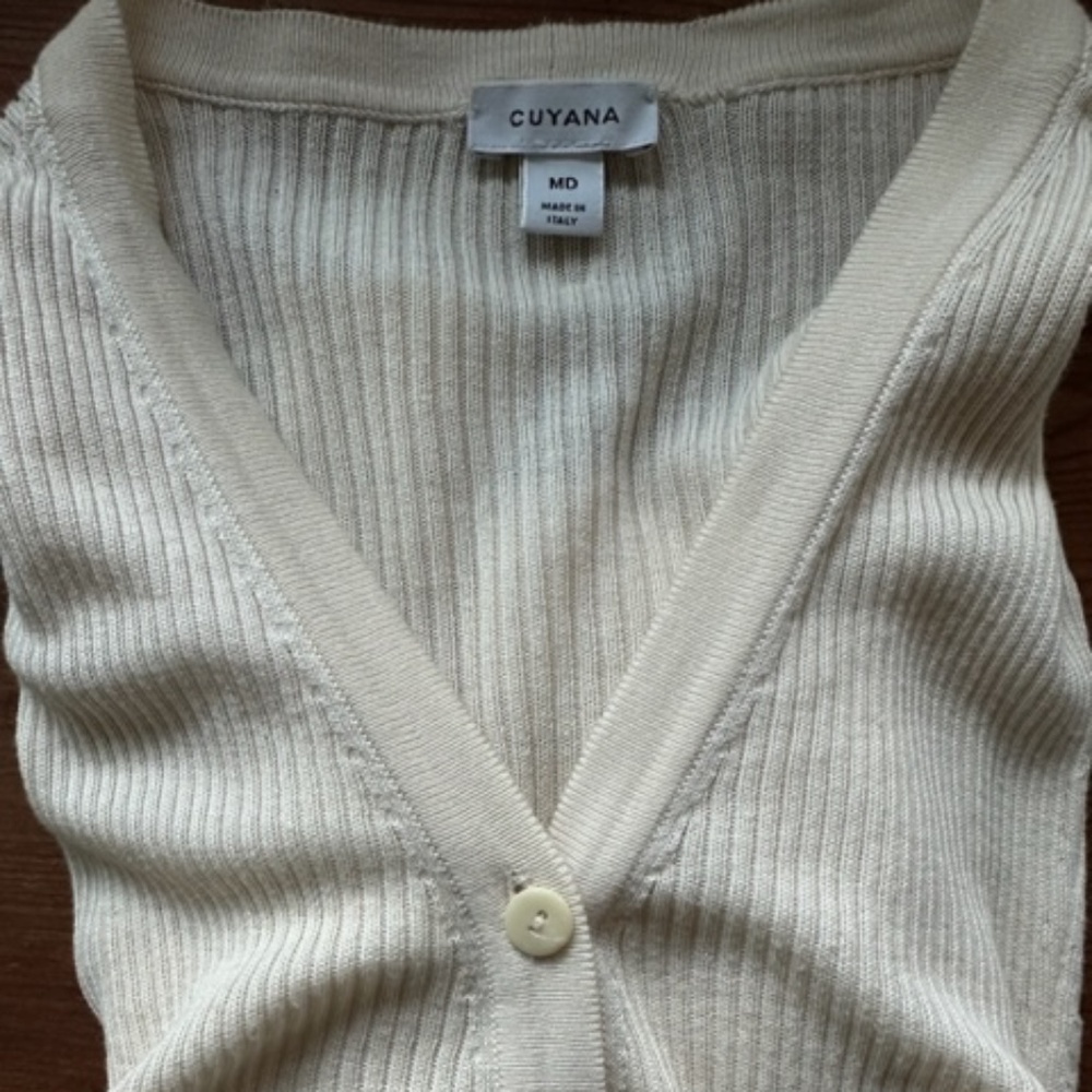 Cuyana Buttoned Cream Sweater Size M